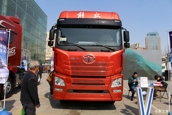 青岛解放 JH6重卡 420马力 6X2牵引车(CA4250P25K24T3E4)