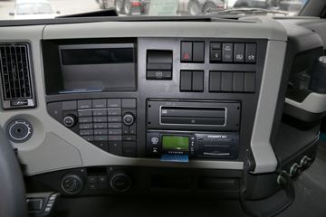 �ֶ��� ��FM�ؿ� 420���� 4X2ǣ����(ŷ��)ͼƬ