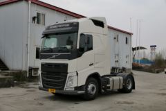 沃尔沃 新FH重卡 420马力 4X2牵引车