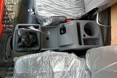 一汽解放 J6L中卡 164马力 4X2 7.7米厢式载货车(CA5160XXYP62K1L5A1E4)