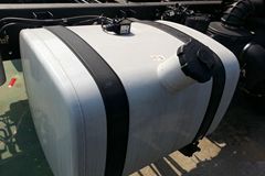 一汽解放 J6L中卡 164马力 4X2 7.7米厢式载货车(CA5160XXYP62K1L5A1E4)