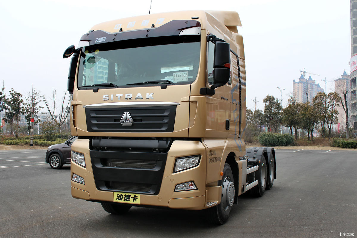 中国重汽 汕德卡SITRAK C7H重卡 440马力 6X4牵引车