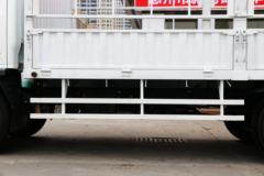 庆铃 五十铃100P 98马力 4.25米单排仓栅式轻卡(QL5040CCY3HARJ)