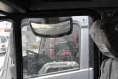 中国重汽 豪曼H5重卡 340马力 4X2牵引车(半高顶)(ZZ4188K10EB0)