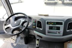 中国重汽 豪曼H5重卡 340马力 4X2牵引车(半高顶)(ZZ4188K10EB0)