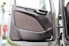 四川现代 创虎XCIENTP360重卡 轻量化 360马力 4X2牵引车(CHM4180KPQ39M)