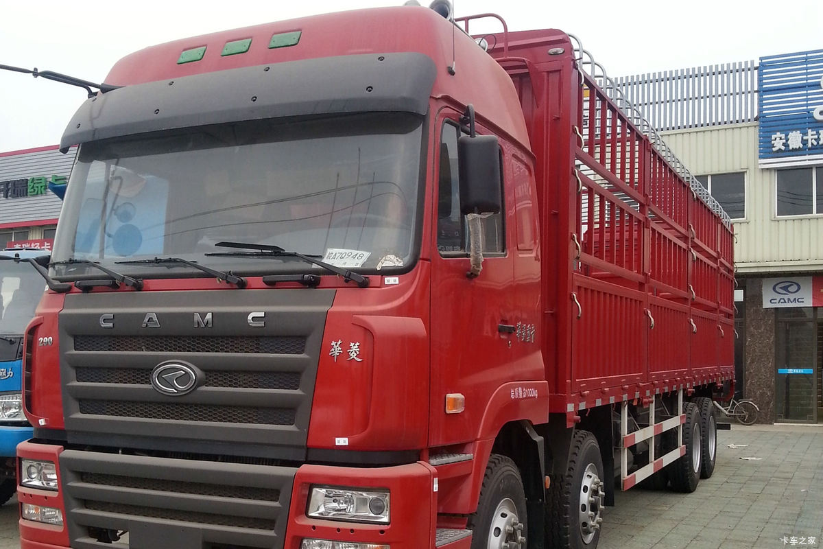 华菱重卡 290马力 8X4 仓栅式载货车