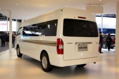 金杯 大海狮L 2.7L 150马力 旗舰型 18座封闭厢式货车