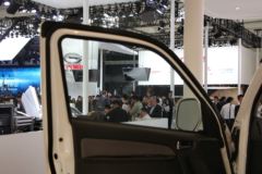 金杯 大海狮L 2.7L 150马力 旗舰型 18座封闭厢式货车