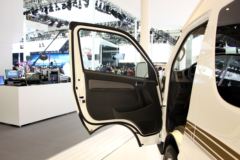 金杯 大海狮L 2.7L 150马力 旗舰型 18座封闭厢式货车