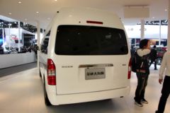 金杯 大海狮L 2.7L 150马力 旗舰型 18座封闭厢式货车