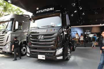 现代商用车 创虎XCIENT重卡 440马力 6X2R牵引车(后提升桥)(CHM4250KPQ46V)