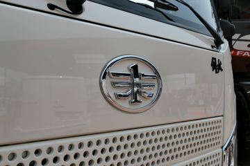 解放 J6F 150马力 4.21米单排厢式轻卡外观图片