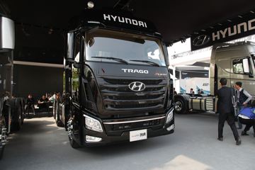 现代商用车 创虎XCIENT重卡 440马力 6X2牵引车(后提升)(CHM4250KPQ46V)