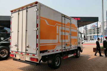 解放 J6F 150马力 4.21米单排厢式轻卡外观图片