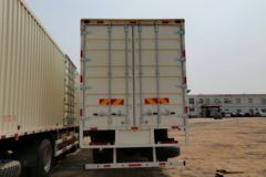 福田 欧曼ETX 5系重卡 230马力 6X2 9.5米厢式载货车(BJ5252XXY-XC)