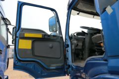 福田 欧曼ETX 5系重卡 230马力 6X2 9.5米厢式载货车(BJ5252XXY-XC)