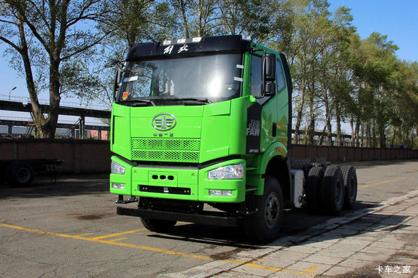 一汽解放 J6P重卡 350马力 6X4自卸车底盘(CA3250P66K2L1BT1AE4)