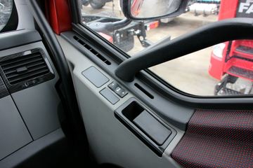 һ����� J6P�ؿ� 375���� 6X2 LNGǣ����(CA4250P66T3E24M5)ͼƬ