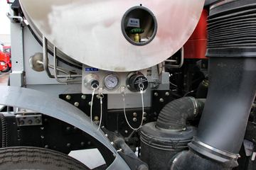 һ����� J6P�ؿ� 375���� 6X2 LNGǣ����(CA4250P66T3E24M5)ͼƬ