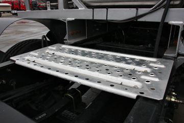 һ����� J6P�ؿ� 375���� 6X2 LNGǣ����(CA4250P66T3E24M5)ͼƬ