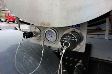 һ����� J6P�ؿ� 375���� 6X2 LNGǣ����(CA4250P66T3E24M5)ͼƬ