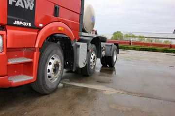 һ����� J6P�ؿ� 375���� 6X2 LNGǣ����(CA4250P66T3E24M5)ͼƬ