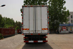中国重汽 HOWO T7H重卡 400马力 8X4 9.5米厢式载货车(ZZ5317XXYN466MD1B)