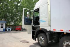 中国重汽 HOWO T7H重卡 400马力 8X4 9.5米厢式载货车(ZZ5317XXYN466MD1B)