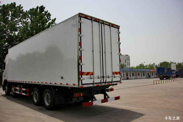 中国重汽 HOWO T7H重卡 440马力 8X4 9.5米 中国重汽 HOWO T7H重卡 440马力 8X4 9.5米