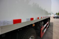 中国重汽 HOWO T7H重卡 400马力 8X4 9.5米厢式载货车(ZZ5317XXYN466MD1B)