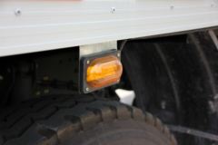 中国重汽 HOWO T7H重卡 400马力 8X4 9.5米厢式载货车(ZZ5317XXYN466MD1B)