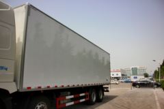 中国重汽 HOWO T7H重卡 400马力 8X4 9.5米厢式载货车(ZZ5317XXYN466MD1B)