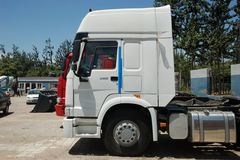 中国重汽 HOWO重卡 290马力 4X2 牵引车(高顶)(ZZ4187M3517CZ)