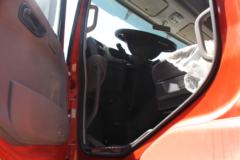 东风商用车 天龙重卡 245马力 6X2 9.6米排半厢式载货车(DFL5253XXYAX1B)