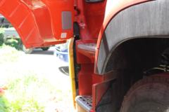 东风商用车 天龙重卡 245马力 6X2 9.6米排半厢式载货车(DFL5253XXYAX1B)