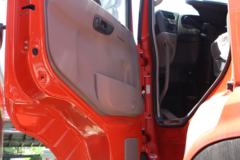 东风商用车 天龙重卡 245马力 6X2 9.6米排半厢式载货车(DFL5253XXYAX1B)