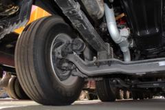 东风商用车 天龙重卡 245马力 6X2 9.6米排半厢式载货车(DFL5253XXYAX1B)