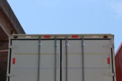 东风商用车 天龙重卡 245马力 6X2 9.6米排半厢式载货车(DFL5253XXYAX1B)