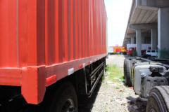 东风商用车 天龙重卡 245马力 6X2 9.6米排半厢式载货车(DFL5253XXYAX1B)