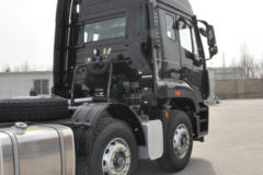 中国重汽 豪瀚J5G重卡 340马力 6X2牵引车(ZZ4255N27C3D1B)
