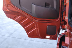 重汽王牌 W5B-M重卡 310马力 8X4 9.6米仓栅式载货车(CDW5310CCYA3T4)