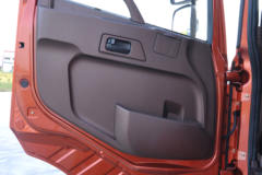 重汽王牌 W5B-M重卡 310马力 8X4 9.6米仓栅式载货车(CDW5310CCYA3T4)