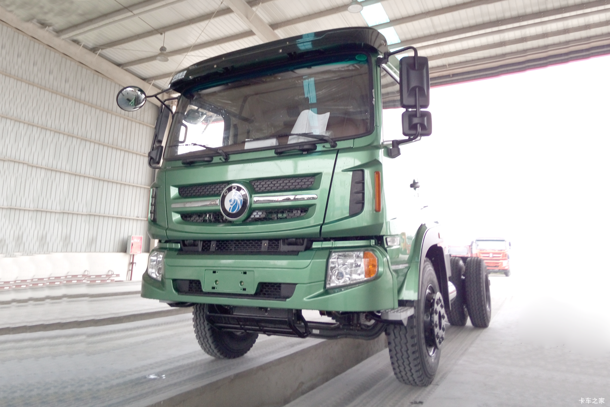 重汽王牌 W5D-M中卡 180马力 4X2 4.5米自卸车(8挡)