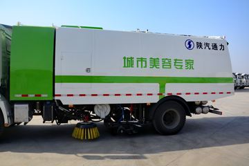 陕汽重卡底盘&nbsp;扫路车外观图片