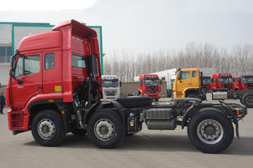 中国重汽 豪瀚J7B重卡 380马力 6X2牵引车(ZZ4255N3236E1)外观图片