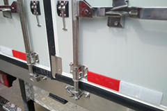 中国重汽HOWO 统帅 141马力 4X2 冷藏车(6挡)