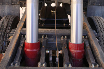 ���� ����4108 130���� 4X2 3.75����ж��(��110˫��)(EQ3042GDAC)ͼƬ