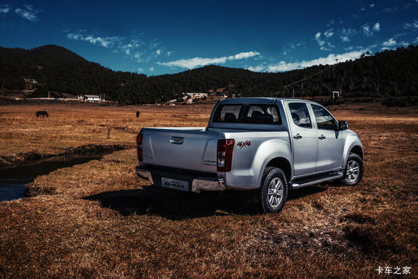 穿过繁花似锦 D-MAX邀你悦享新生活