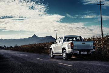 ������ʮ�� D-MAX 2015�� ������ 2.5T���� ���� ˫��Ƥ��(��ͨ��)(JXW1030ASA)ͼƬ